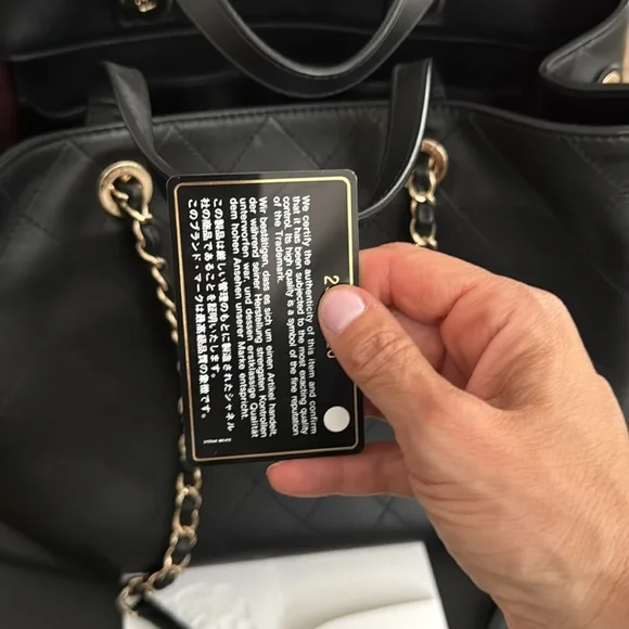 Authentic Black Calfskin Quilted Leather Shopping Bag - Picture 5 of 16